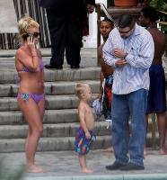 Q9N61DSQF4_Britney_Spears_Bikini_MarinaDelRey_170809_023.jpg