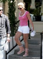 VYM727T3LL_Britney_in_shorts_9_.jpg