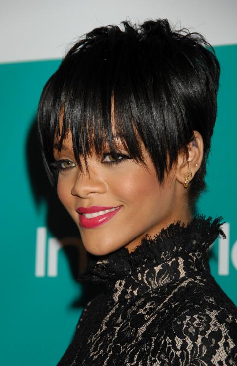 09534_Rihanna_532_122_507lo.jpg