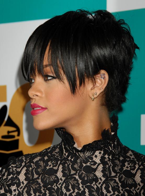 09608_Rihanna_530_122_174lo.jpg