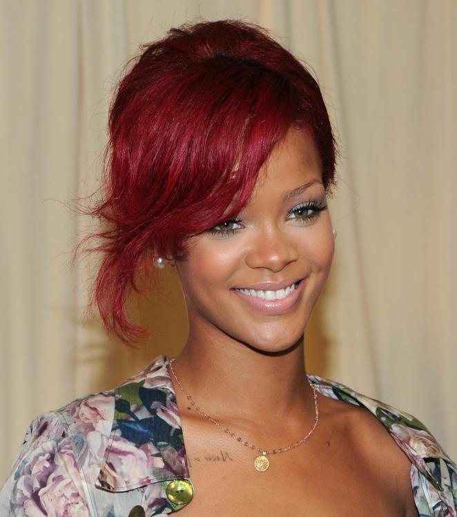 28317_Rihanna_35_122_397lo.jpg