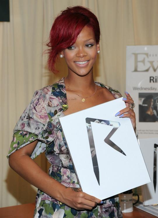 28344_Rihanna_54_122_341lo.jpg