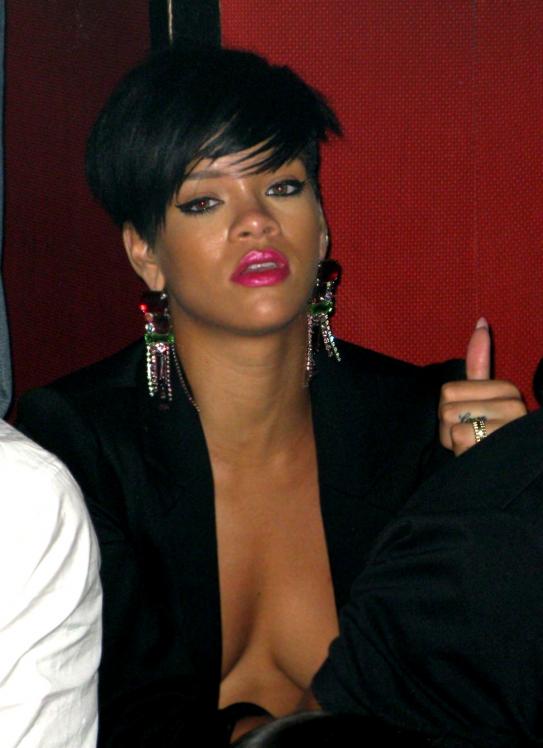 93462122_rihanna-nipple-pasties-08.jpg