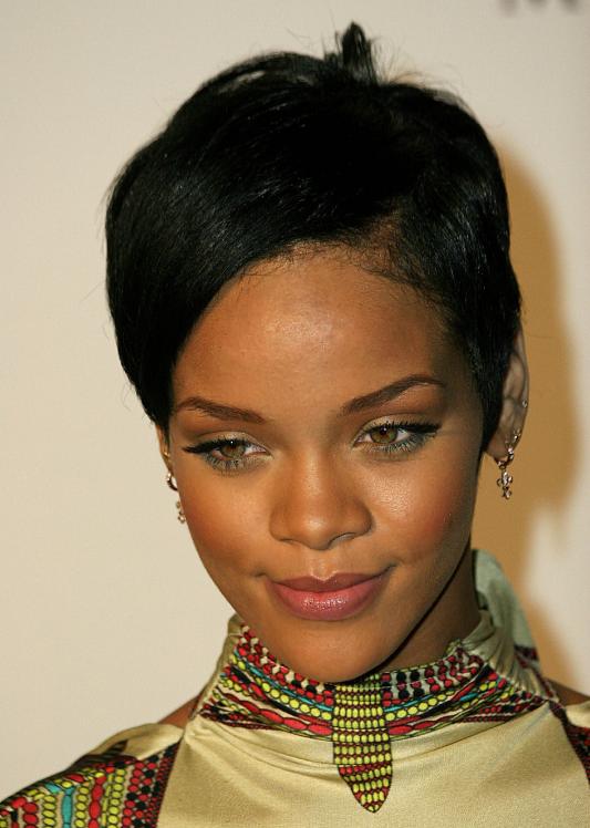 94856_Rihanna_551_122_743lo.jpg