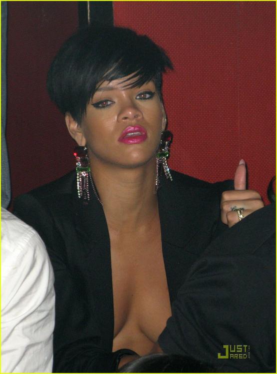 R7I1UVMRKX_rihanna-fourth-of-july-15.jpg