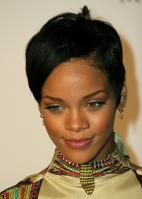 94856_Rihanna_551_122_743lo.jpg