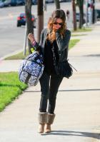 HR5SR7PSQC_Rachel_Bilson_-_Heading_to_a_movie_set_in_Santa_Monica_-_Oct_27_7_.jpg