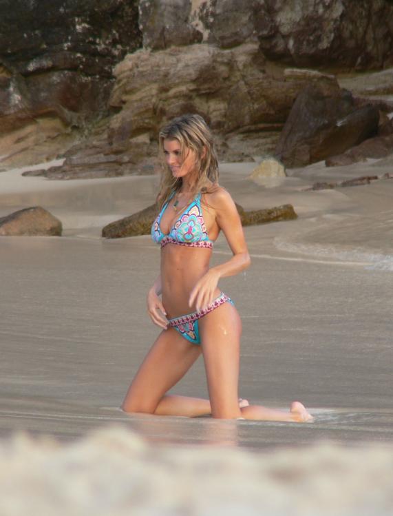 61561_Marisa-Miller-Bikini-Candids-at-Unknown-Photoshoot-01_123_1078lo.jpg