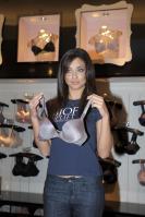 26537_Celebs4ever-com_Adriana_Lima_launches_the_BioFit_Uplift_bra_at_the_Victoria_s_Secret_store_in_Aventura_Florida_July_31_2008-019_122_1131lo.jpg