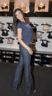 27776_Celebs4ever-com_Adriana_Lima_launches_the_BioFit_Uplift_bra_at_the_Victoria_s_Secret_store_in_Aventura_Florida_July_31_2008-033_122_212lo.jpg