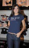 28901_Celebs4ever-com_Adriana_Lima_launches_the_BioFit_Uplift_bra_at_the_Victoria_s_Secret_store_in_Aventura_Florida_July_31_2008-061_122_29lo.jpg