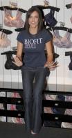 29695_Celebs4ever-com_Adriana_Lima_launches_the_BioFit_Uplift_bra_at_the_Victoria_s_Secret_store_in_Aventura_Florida_July_31_2008-073_122_826lo.jpg