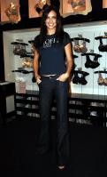 30348_Celebs4ever-com_Adriana_Lima_launches_the_BioFit_Uplift_bra_at_the_Victoria_s_Secret_store_in_Aventura_Florida_July_31_2008-088_122_78lo.jpg