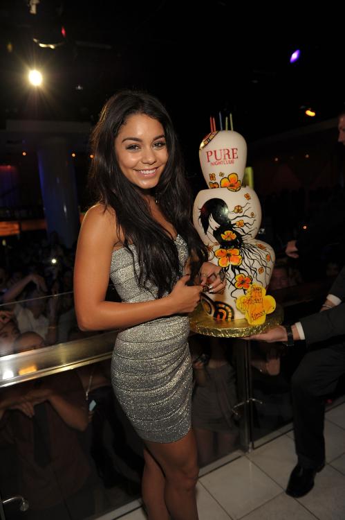 52773_VanessaHudgens12_122_199lo.jpg