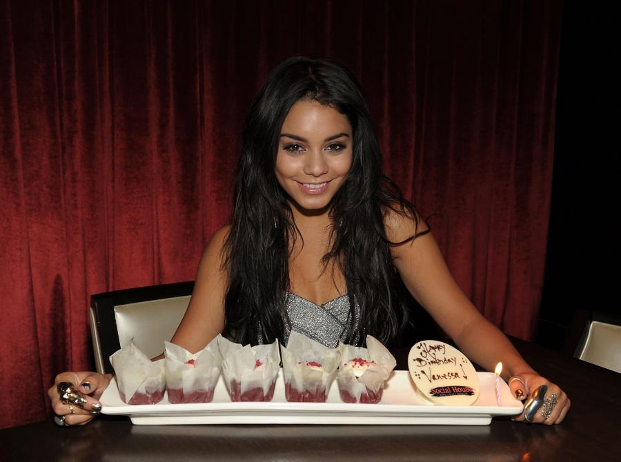 52847_VanessaHudgens16_122_472lo.jpg