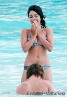 46586_Vanessa-Hudgens_Bikini15_122_1102lo.jpg