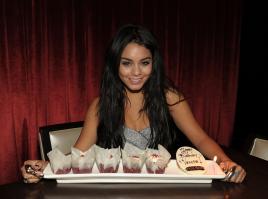 52847_VanessaHudgens16_122_472lo.jpg