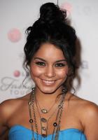 64651_vanessa_hudgens05251017_123_584lo.jpg