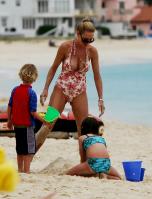 02787_Celebutopia_Uma_Thurman_on_holiday_in_the_Caribbean_02_122_412lo.jpg