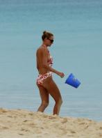 02788_Celebutopia_Uma_Thurman_on_holiday_in_the_Caribbean_09_122_519lo.jpg