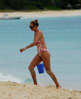 02832_Celebutopia_Uma_Thurman_on_holiday_in_the_Caribbean_10_122_587lo.jpg