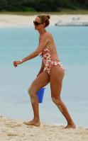 02838_Celebutopia_Uma_Thurman_on_holiday_in_the_Caribbean_12_122_562lo.jpg