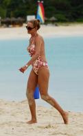 02854_Celebutopia_Uma_Thurman_on_holiday_in_the_Caribbean_14_122_490lo.jpg