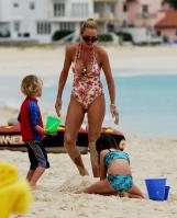 02866_Celebutopia_Uma_Thurman_on_holiday_in_the_Caribbean_21_122_367lo.jpg