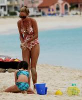 02884_Celebutopia_Uma_Thurman_on_holiday_in_the_Caribbean_23_122_376lo.jpg