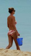 02897_Celebutopia_Uma_Thurman_on_holiday_in_the_Caribbean_31_122_374lo.jpg