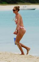 02989_Celebutopia_Uma_Thurman_on_holiday_in_the_Caribbean_34_122_426lo.jpg