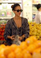 09082_s_ja_shops_at_a_whole_foods_market_in_beverly_hills_20101010_6_122_1012lo.jpg