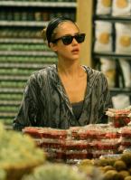 09161_s_ja_shops_at_a_whole_foods_market_in_beverly_hills_20101010_16_122_338lo.jpg