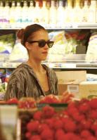 09168_s_ja_shops_at_a_whole_foods_market_in_beverly_hills_20101010_17_122_259lo.jpg