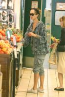 09799_s_ja_shops_at_a_whole_foods_market_in_beverly_hills_20101010_55_122_797lo.jpg