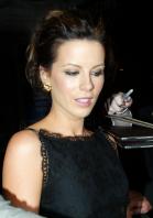 79120_EK_Kate_Beckinsale_Ivy_Restaurant_05_122_394lo.jpg