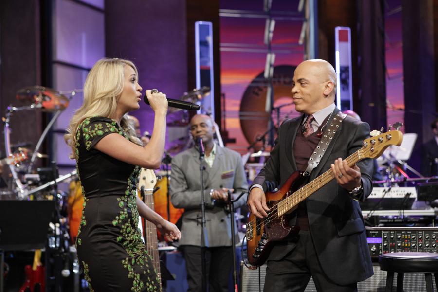 21209_CarrieUnderwood_tonight_show_13_122_470lo.jpg