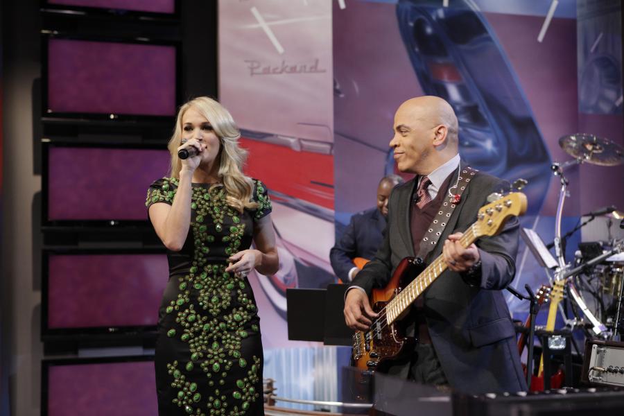 21236_CarrieUnderwood_tonight_show_15_122_1124lo.jpg