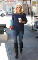 21069_CarrieUnderwood_KingsRoadCafe_LA_070211_TCC_004_122_495lo.jpg