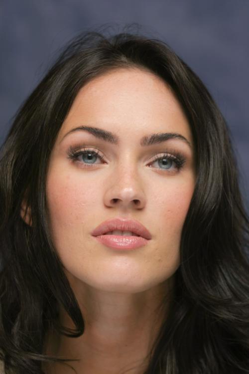 063930373_UploadedByKurupt_Megan_Fox_Transformers_press_conference_portraits_by_Munawar_Hosain_04_122_528lo.jpg