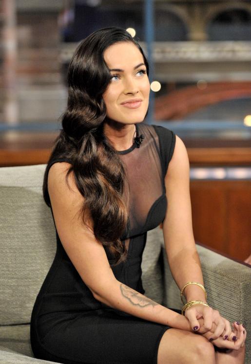 97465_Preppie_-_Megan_Fox_at_the_Late_Show_with_David_Letterman_-_June_25_2009_182_122_754lo.jpg