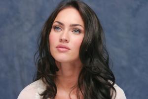 063907227_UploadedByKurupt_Megan_Fox_Transformers_press_conference_portraits_by_Munawar_Hosain_03_122_226lo.jpg