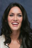 063993277_UploadedByKurupt_Megan_Fox_Transformers_press_conference_portraits_by_Munawar_Hosain_07_122_392lo.jpg