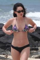 560781889_Kurupt_Megan_Fox_beach_in_Kona_Hawaii_June18_2011_08_122_251lo.jpg