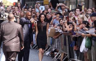 96136_Preppie_-_Megan_Fox_at_the_Late_Show_with_David_Letterman_-_June_25_2009_913_1275_122_236lo.jpg