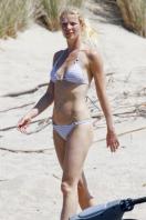 90986_5AO2J9QQKK_244132243_gwyneth_paltrow_bikini_babe_with_apple_moses_05_122_463lo.jpg