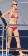 90986_VZOVTMRIQ6_244157772_gwyneth_paltrow_bikini_babe_with_apple_moses_16_122_459lo.jpg