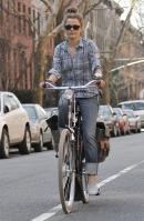 29639_Preppie_KeriRussellridingherbicycleinNewYorkCity_March2020103_122_202lo.jpg