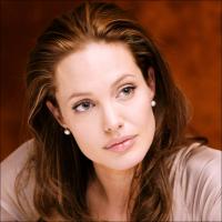 81695_Angelina_Jolie_17_122_386lo.jpg