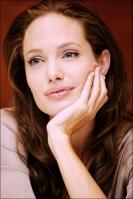 81930_Angelina_Jolie_14_122_365lo.jpg